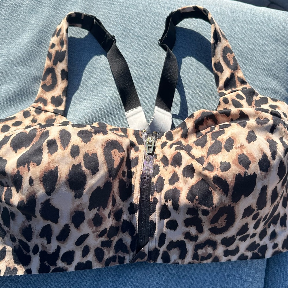 Victoria’s Secret Knockout Front Close Sports Bra, 38DDD